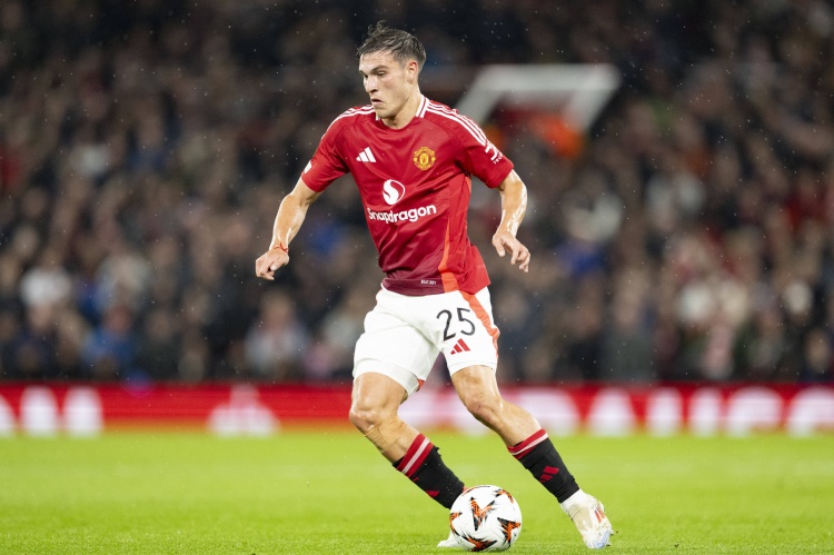 荷媒:阿贾克斯考虑租借曼联中场乌加特,备选方案为小布林德