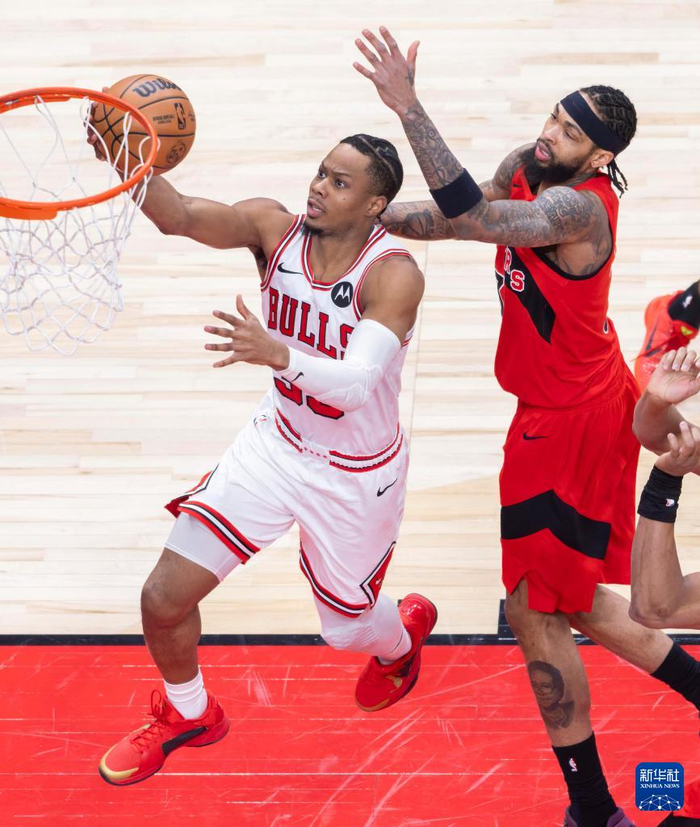 HTH SPORTS中国-篮球——NBA常规赛:猛龙胜公牛|新华社|布泽利斯|多伦多猛龙队|芝加哥公牛队|球员_新浪体育_新浪新闻